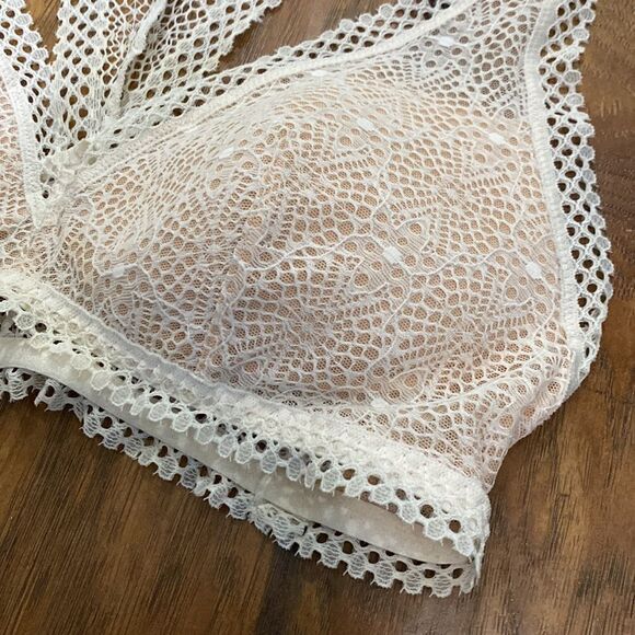 Victorias Secret Cream Lace Softshell Bralette - Picture 2 of 8